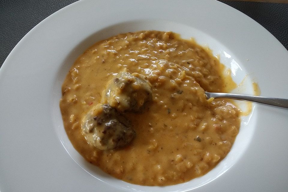 Rote Linsensuppe mit Cumin - Hackbällchen