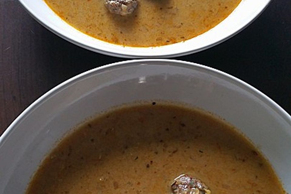 Rote Linsensuppe mit Cumin - Hackbällchen