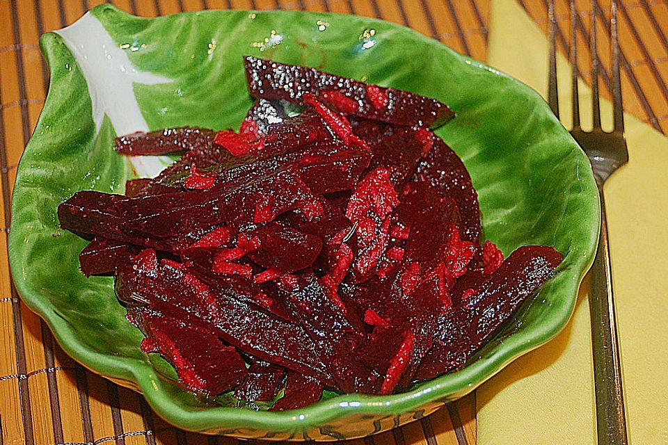 Rote Bete - Salat mit Sesamöl und Himbeeressig