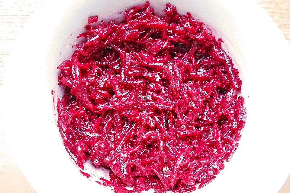 Rote Bete - Salat mit Sesamöl und Himbeeressig