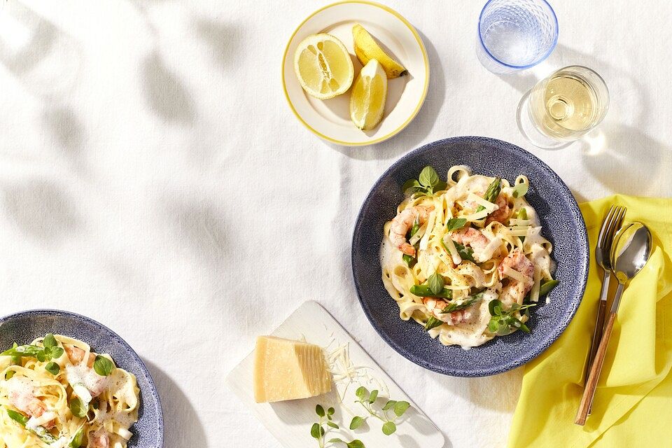 Tagliatelle mit Garnelen und Spargel