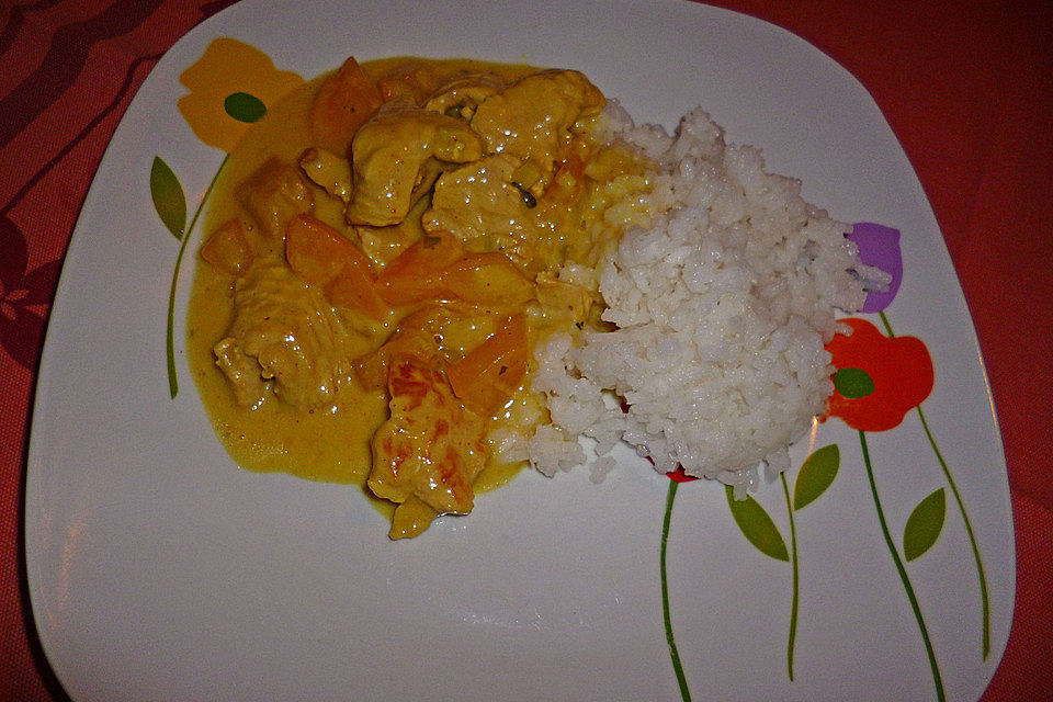 Hähnchencurry mit Pfirsichhälften