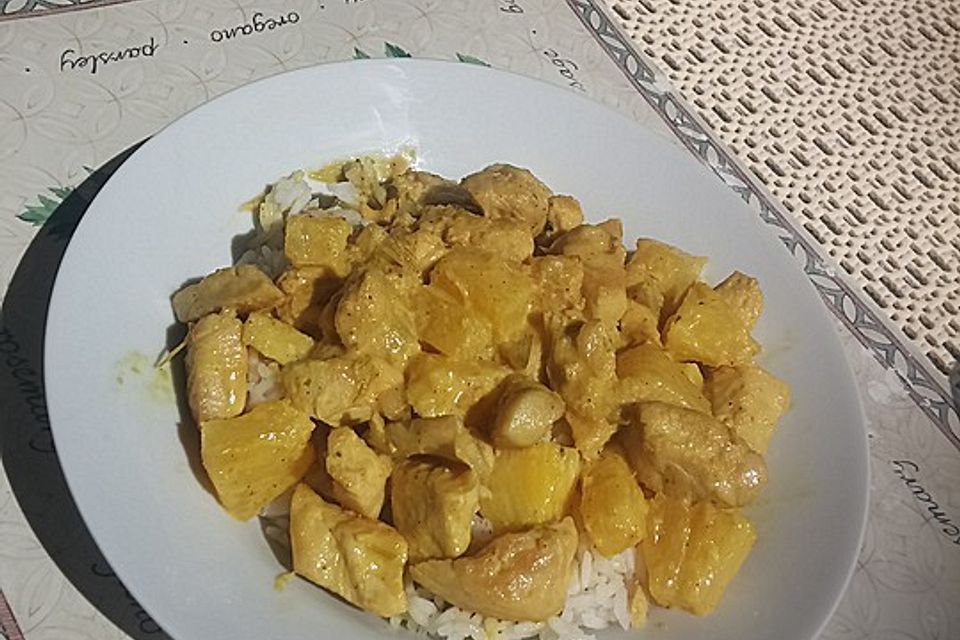 Hähnchencurry mit Pfirsichhälften