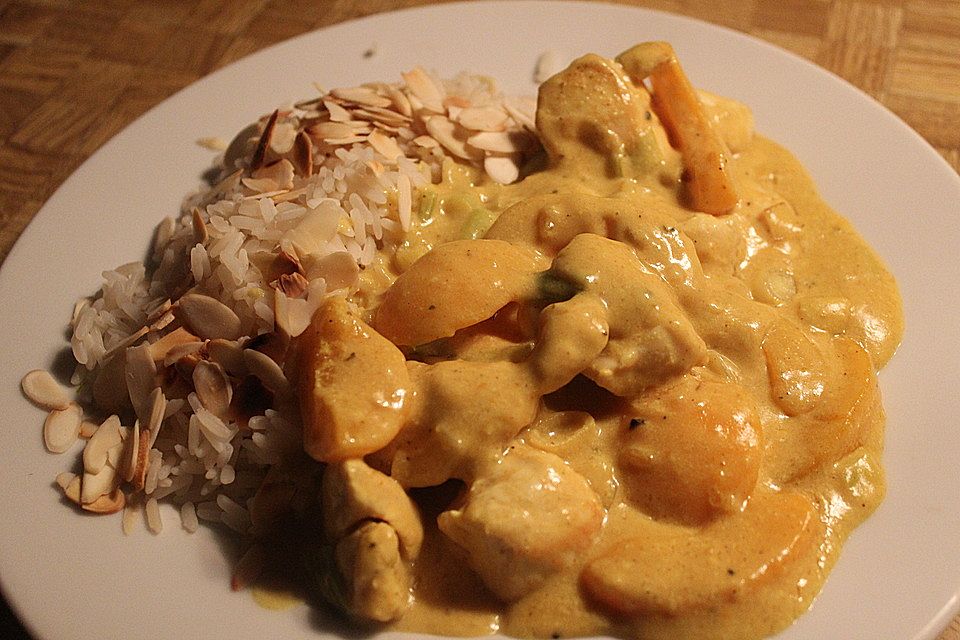 Hähnchencurry mit Pfirsichhälften