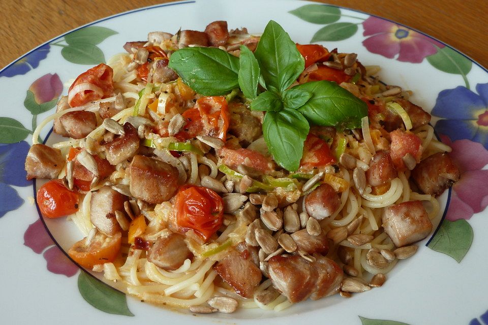 Spaghetti mit Thunfisch - Steak - Soße