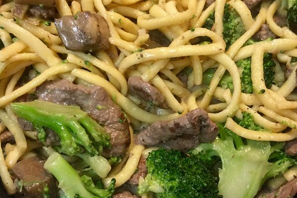 Bandnudeln mit Brokkoli/Champignons und Rindfleischstreifen von Raaaki ...