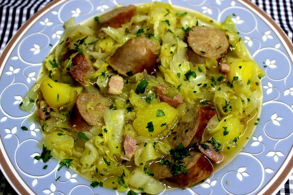 Birgys Spitzkohl Eintopf mit frischer, grober Bratwurst