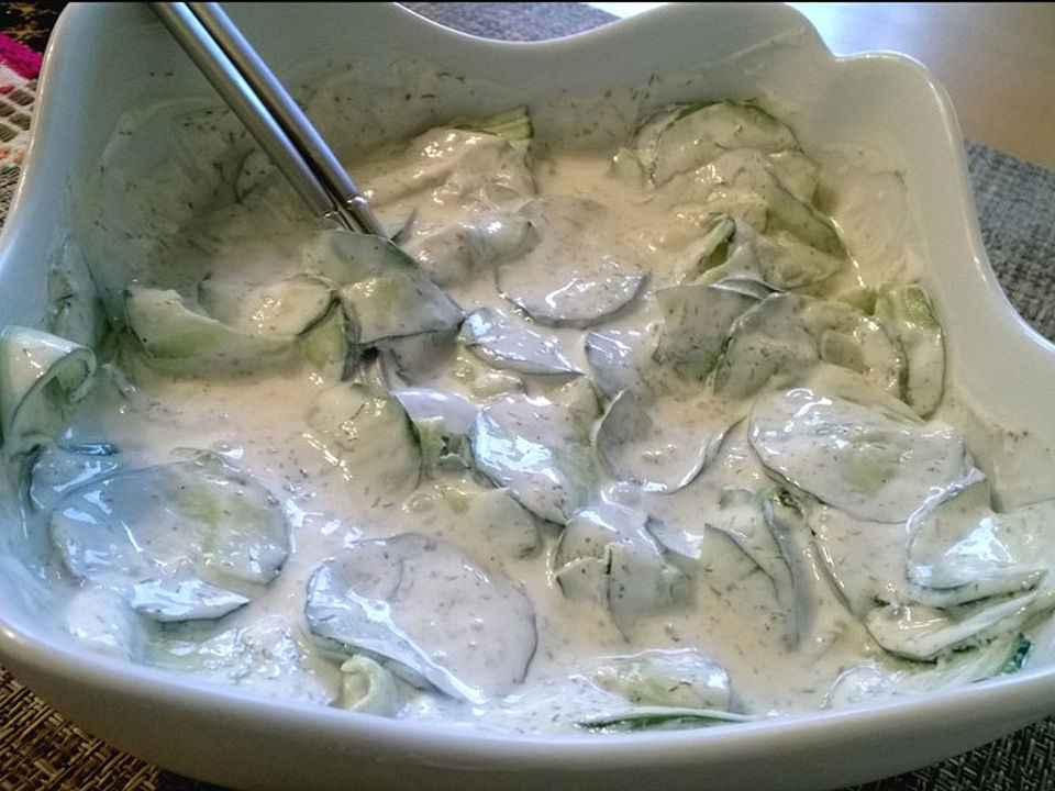 Gurkensalat mit saurer Sahne und Dill von Köchin_Moni | Chefkoch
