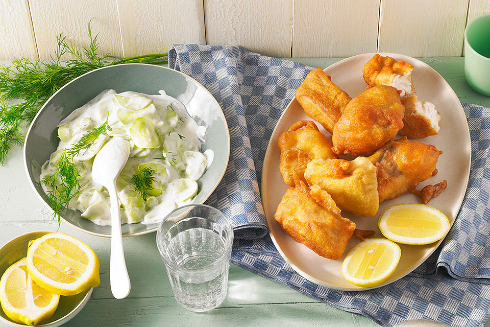 Gurkensalat mit saurer Sahne und Dill