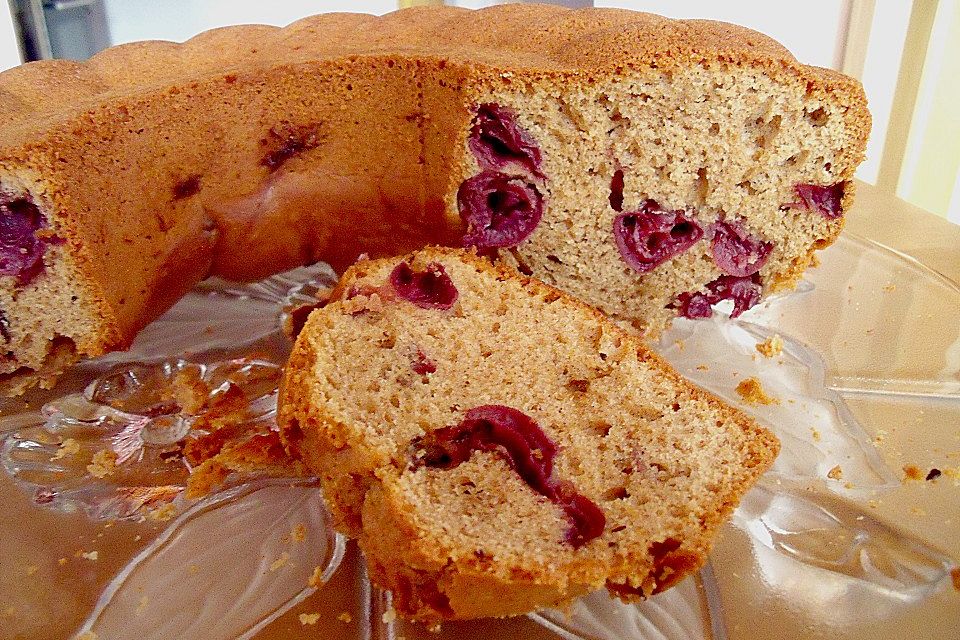 Rührkuchen mit Äpfeln oder Kirschen