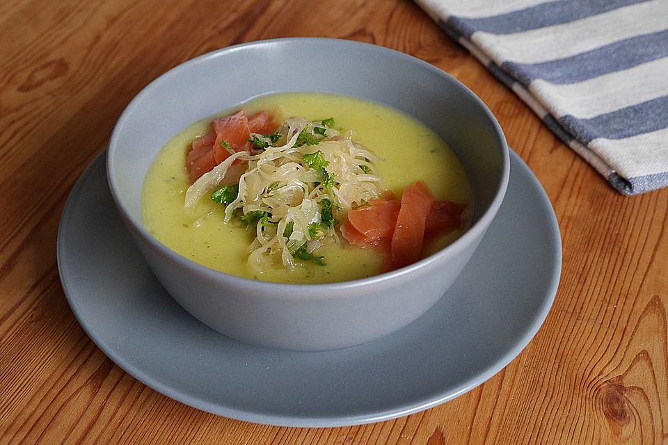 Kartoffel-Sauerkraut-Suppe