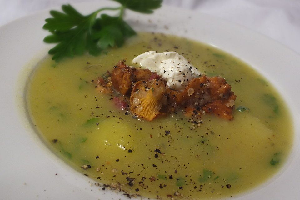 Superzisch Kartoffelsuppe mit Eierschwammerl (Pfifferlingen)