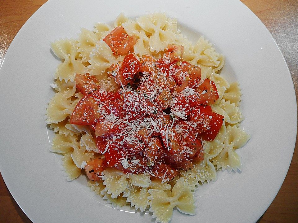 Farfalle mit rohen Tomaten von plumbum| Chefkoch
