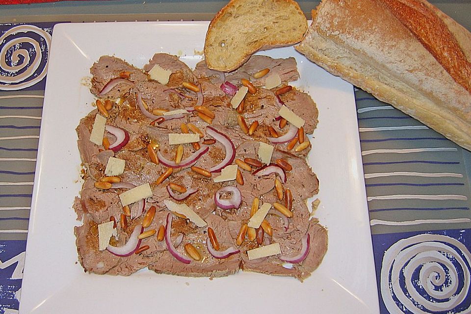 Carpaccio vom Rind, aus gekochtem Fleisch