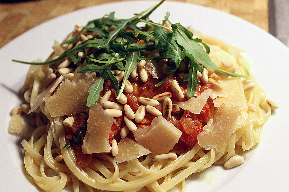 Pasta mit Tomaten und Rucola