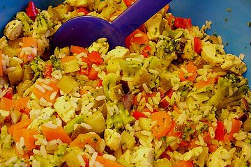 Reissalat mit Hähnchenfleisch und Brokkoli