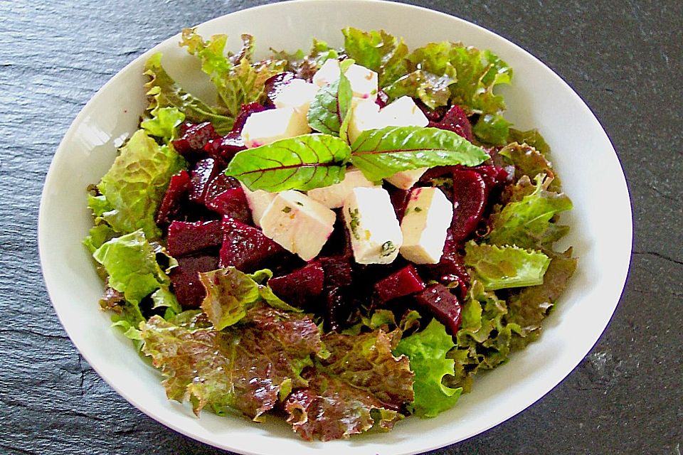 Rote Bete - Salat mit Zitronen - Senf - Dressing