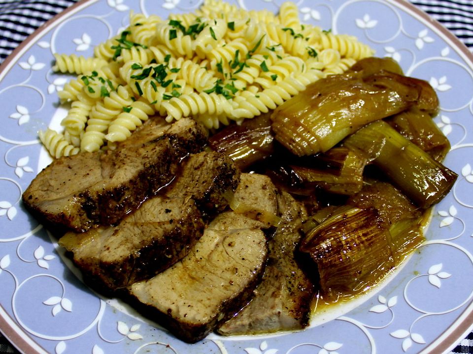 Schweineschulter auf Porree von Kochgenie| Chefkoch