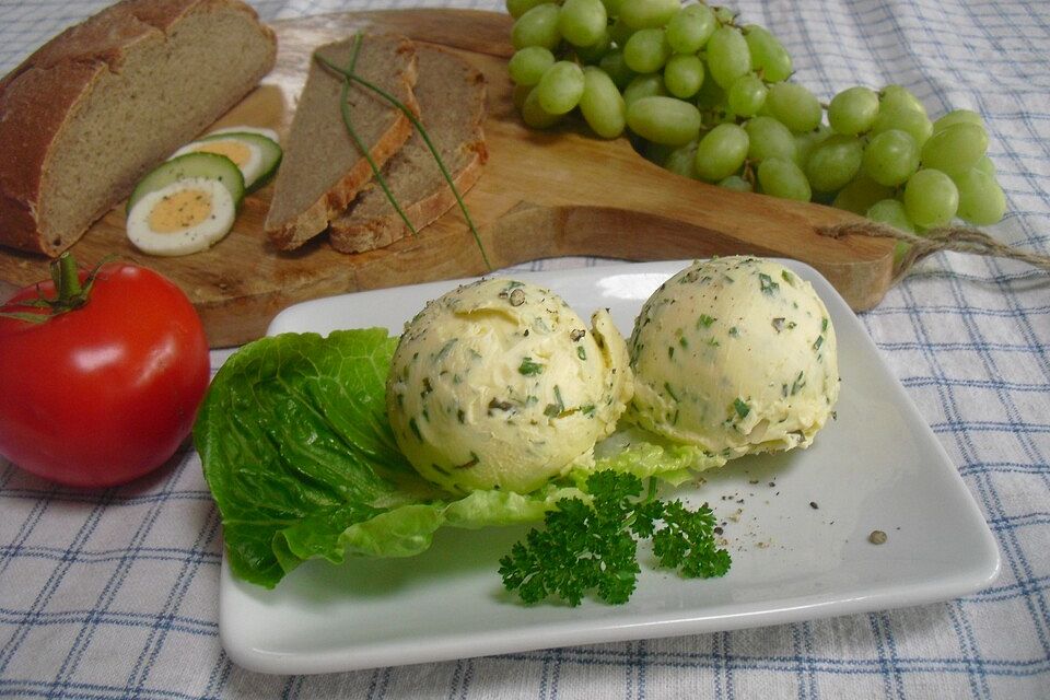 Kräuterbutter mit Knoblauch