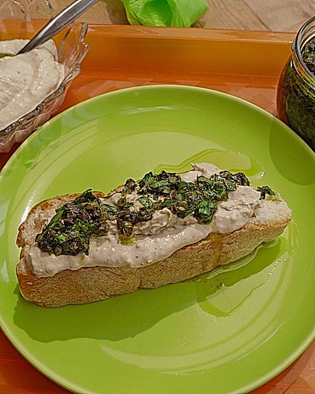 Thunfischmousse mit Olivenvinaigrette