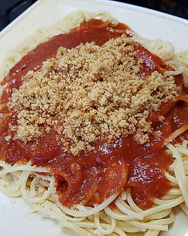 Spaghetti mit fruchtig-scharfer Tomatensoße
