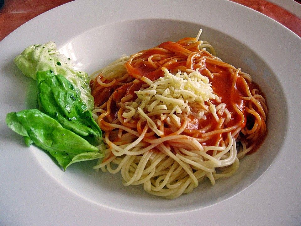 Spaghetti mit fruchtig-scharfer Tomatensoße von mareikaeferchen| Chefkoch