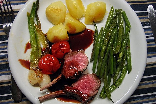Lammkarree mit Rotwein-Balsamico-Reduktion von Mathias56| Chefkoch