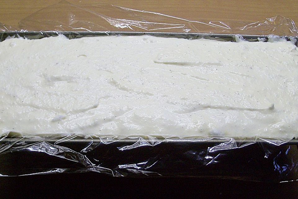 Vanilleparfait mit weißer Schokolade Vanilleparfait mit weißer Schokolade