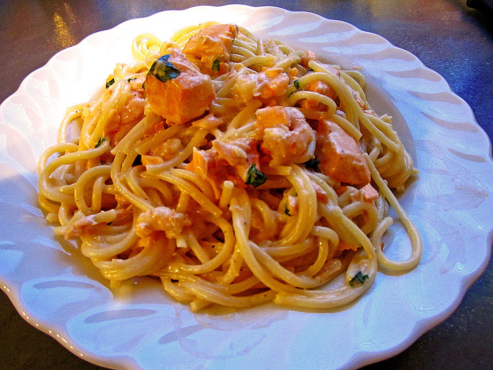 Spaghetti mit Lachs und Krabben in Kokoscremesauce von jtv | Chefkoch