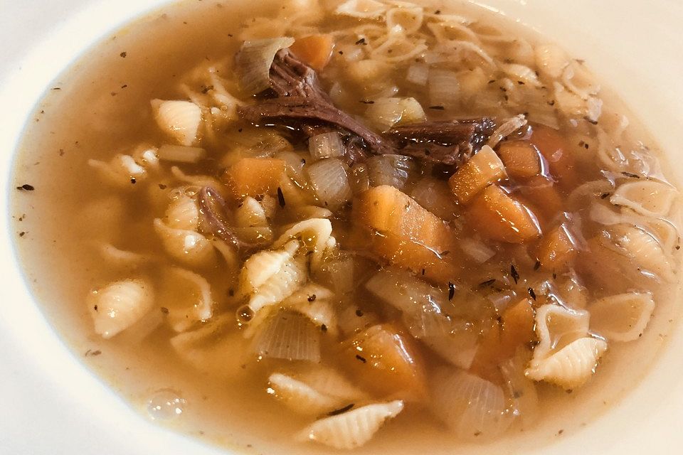 Gemüsesuppe mit Rind