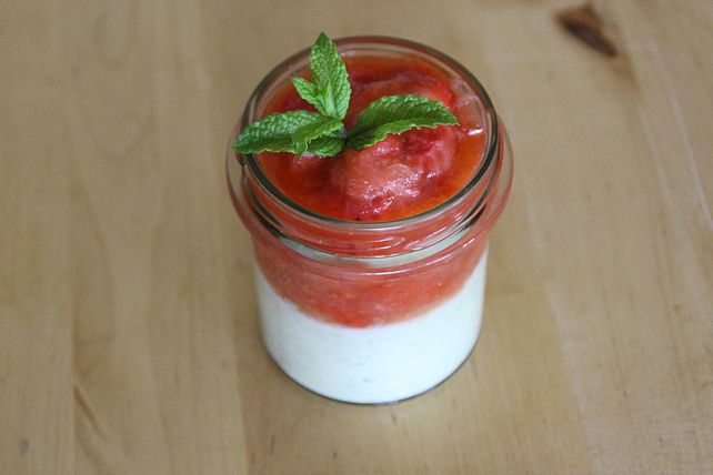 Vanille - Flammeri mit karamellisiertem Erdbeer - Rhabarber - Kompott ...