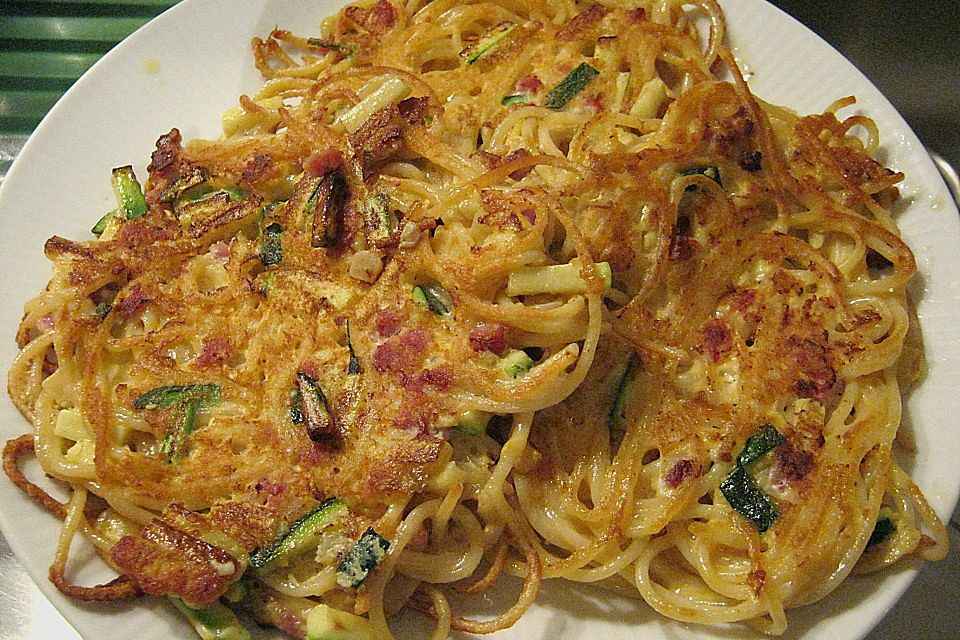 Spaghettipuffer mit Schinken und Zucchini