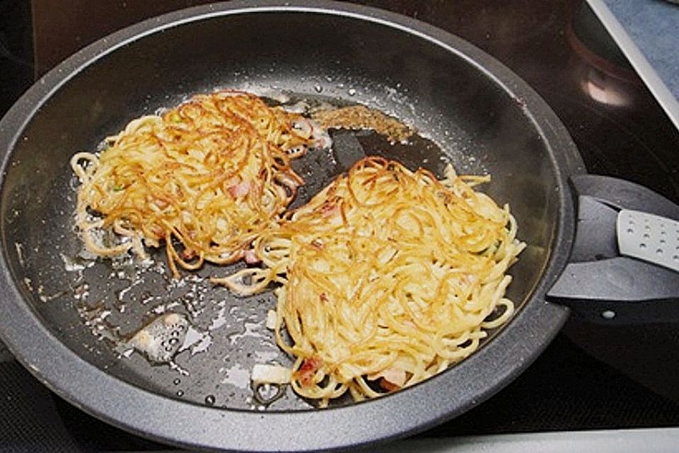 Spaghettipuffer mit Schinken und Zucchini