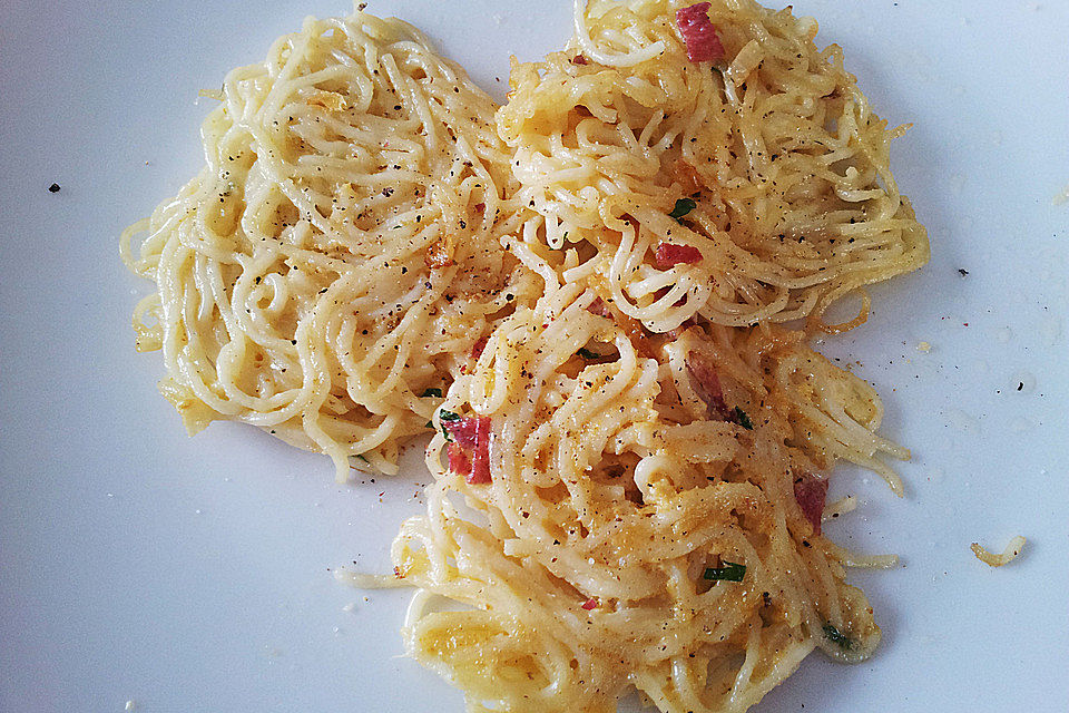 Spaghettipuffer mit Schinken und Zucchini