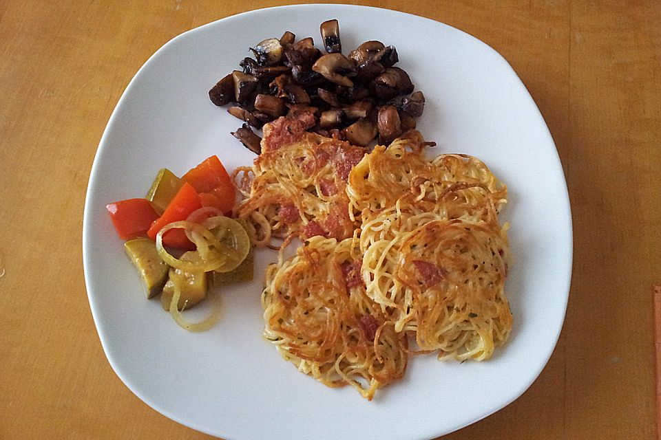 Spaghettipuffer mit Schinken und Zucchini