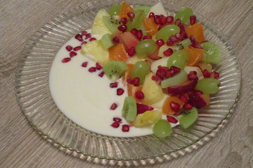 Obstsalat mit Eierlikör - Creme