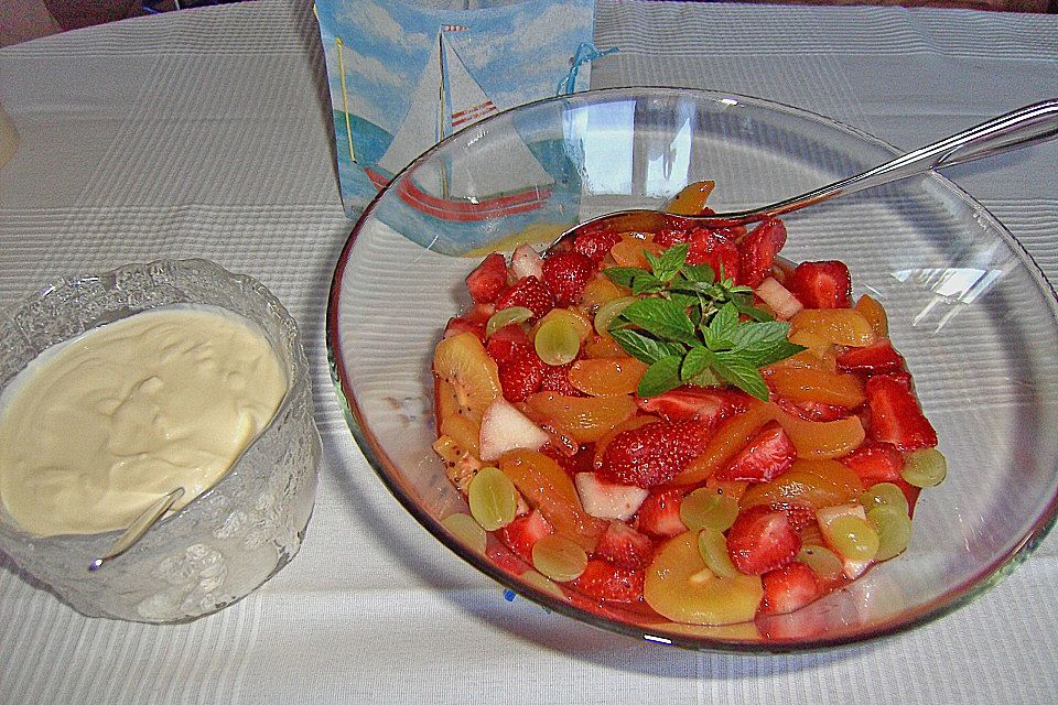 Obstsalat mit Eierlikör - Creme