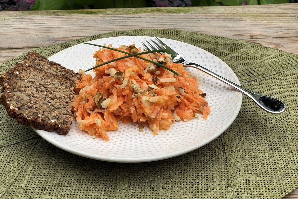 Winterlicher Karotten- bzw. Möhrensalat