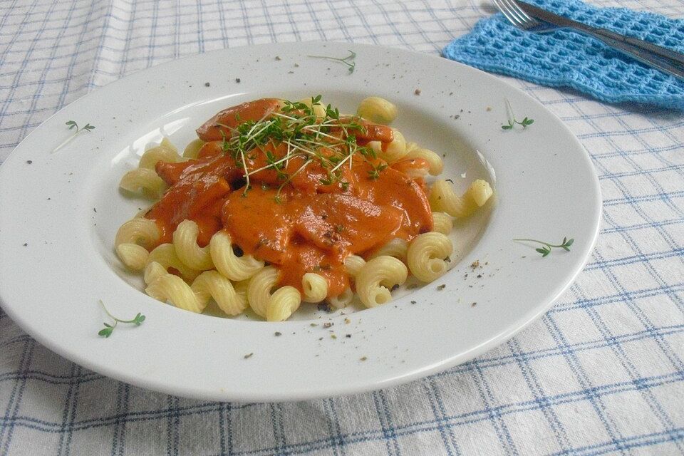 Schnelle Nudelpfanne mit Lyoner all Arrabbiata