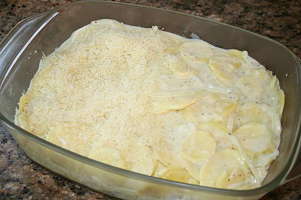 Schnelles Kartoffelgratin mit Sauce Béchamel