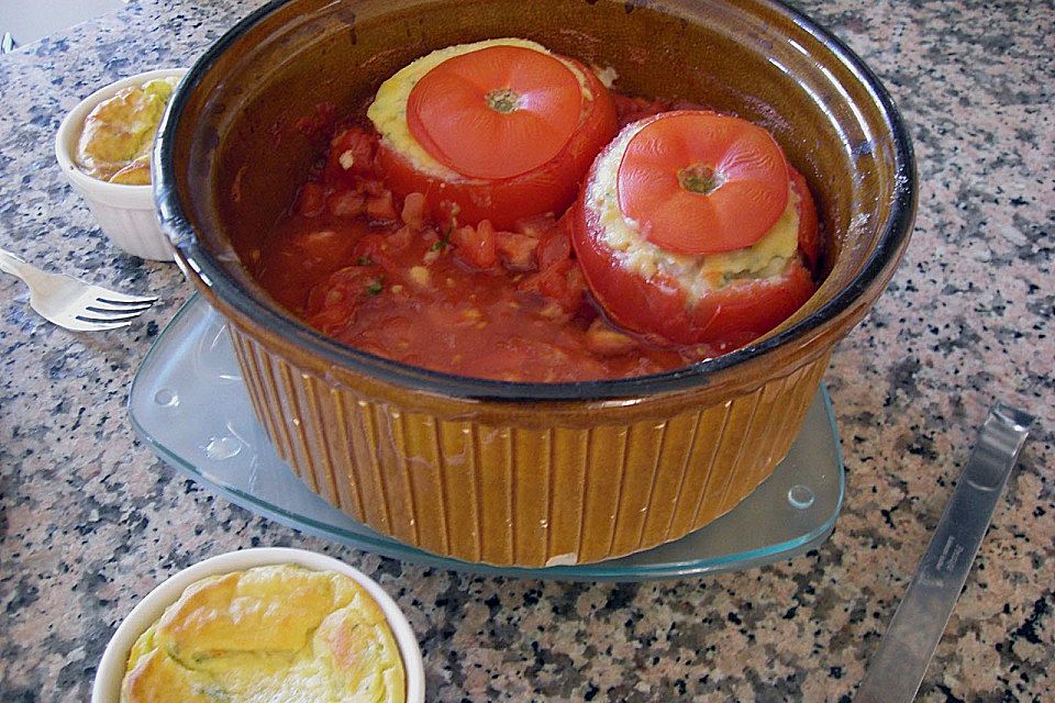 Gefüllte Tomaten mit Kartoffelpüree