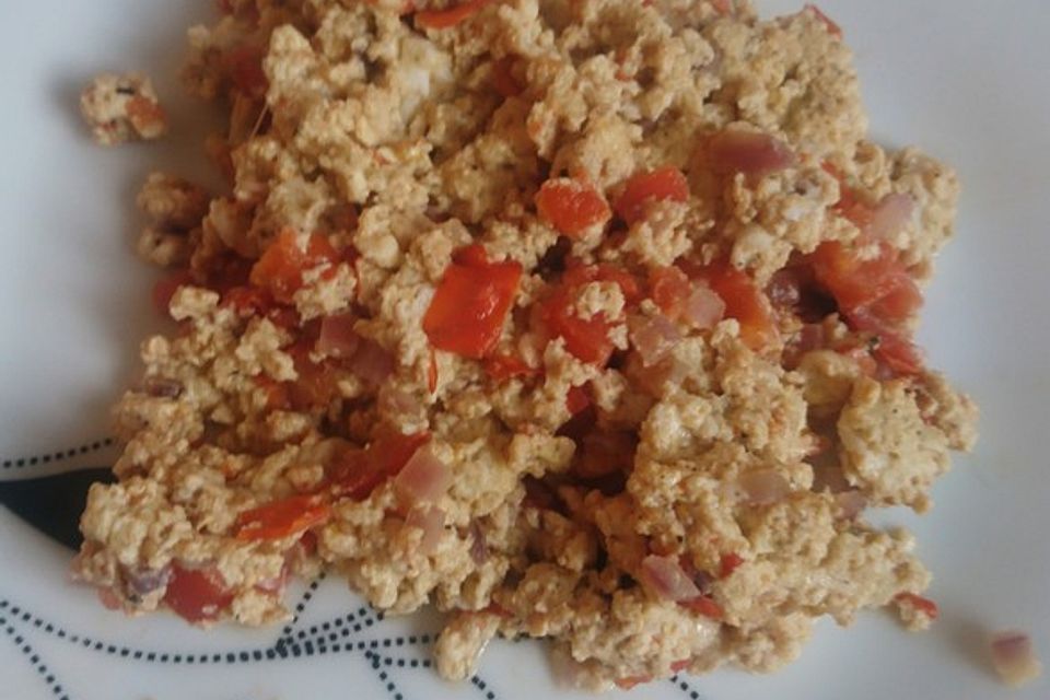 Rührei mit Tomate und Schafskäse