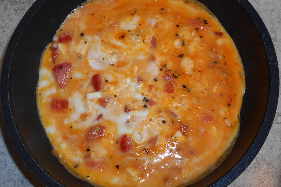 Rührei mit Tomate und Schafskäse