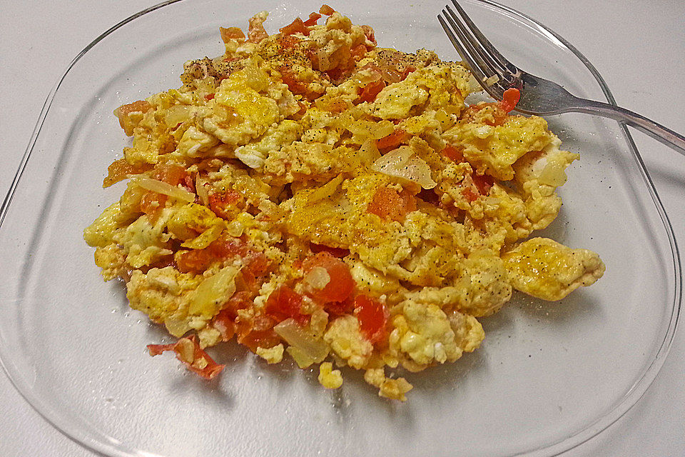 Rührei mit Tomate und Schafskäse