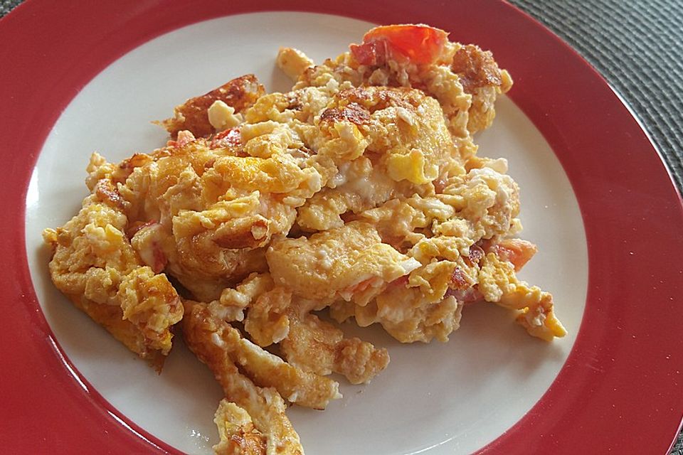 Rührei mit Tomate und Schafskäse