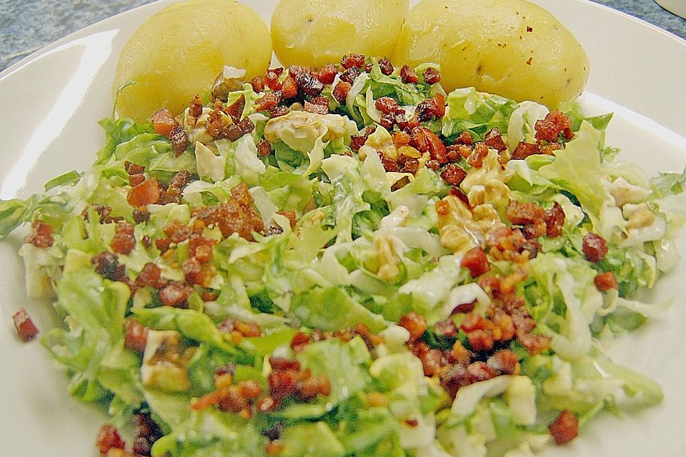 Buttermilch - Walnuss - Salat mit Pellkartoffeln