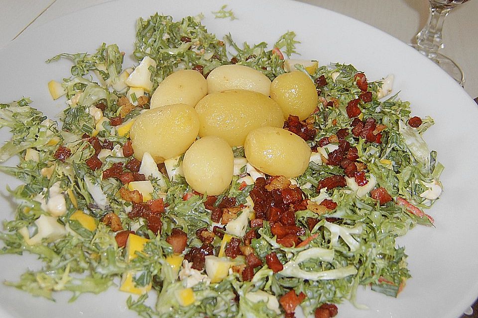 Buttermilch - Walnuss - Salat mit Pellkartoffeln