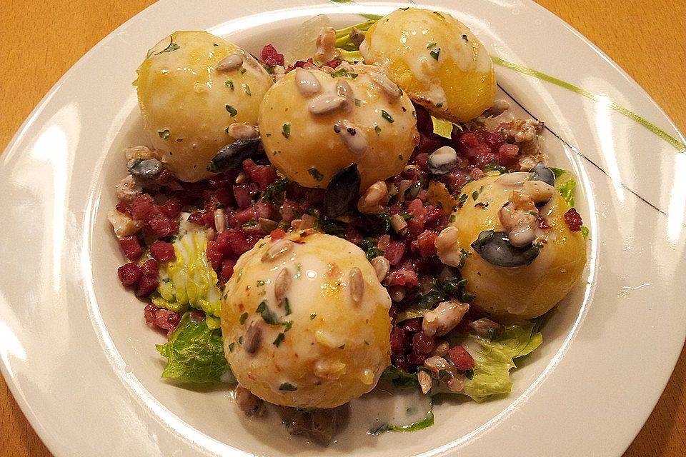 Buttermilch - Walnuss - Salat mit Pellkartoffeln