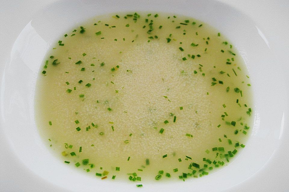 Töginger aufgeschmolzene Grießsuppe