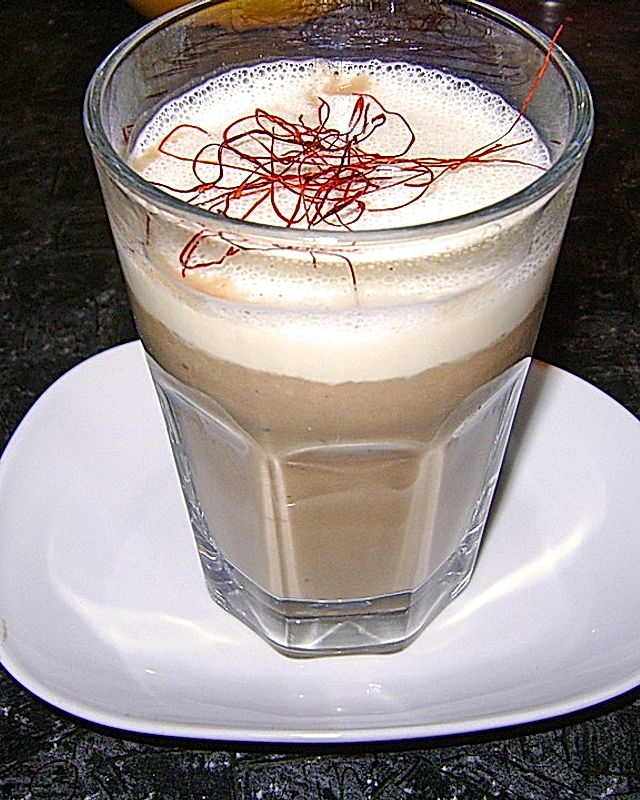 Latte Macchiato von getrüffeltem Maronensüppchen